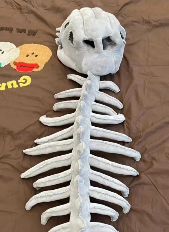 🎉 Сложи плюшената динозавърска глава и стани „временен служител“ в динопарка за деня 🦕🧸